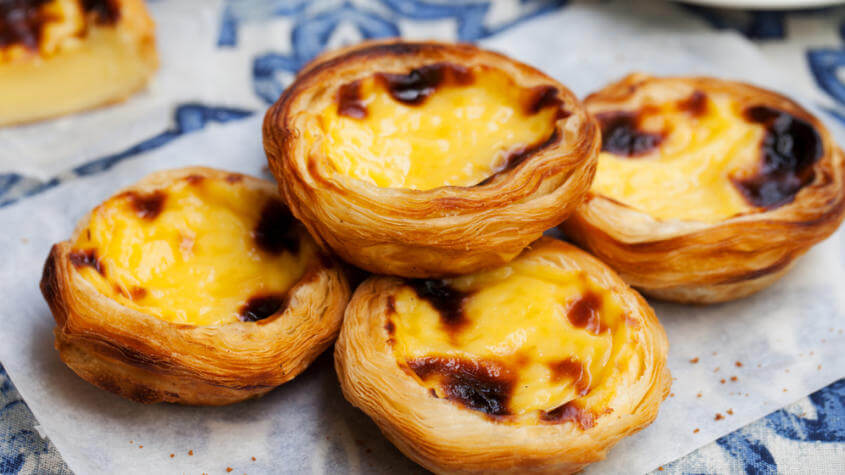 Every bakery claims their Pastéis de Nata are the best, and suddenly, they’re charging you a small fortune. Wingman whispers: head to a local favorite, like the lesser-known but equally delicious confectionery in Campo de Ourique, where authenticity meets affordability.