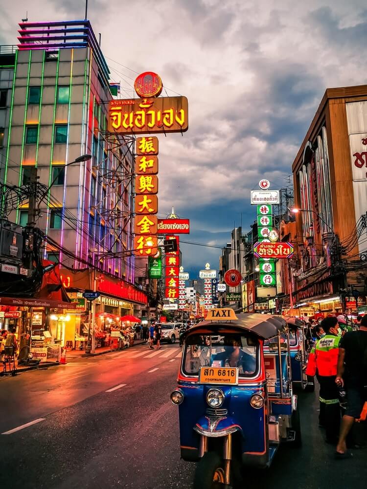 free tour guide to bangkok - busy city