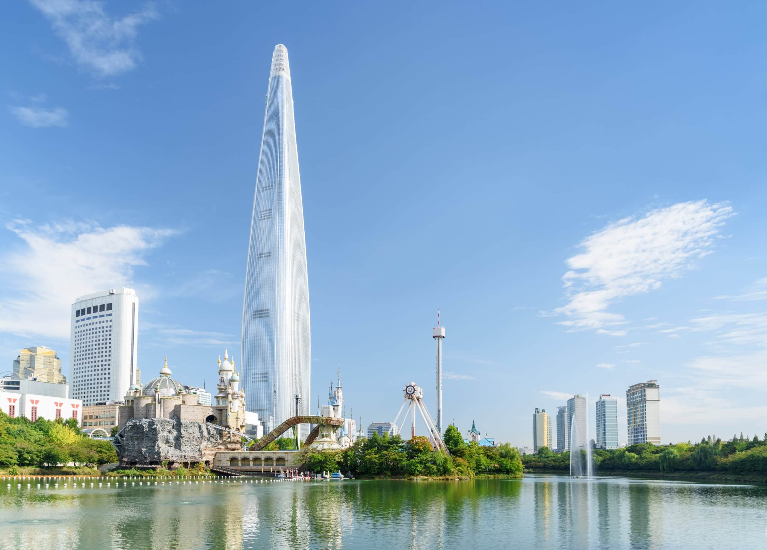 Free tour to Seoul Lotte World Tower scaled