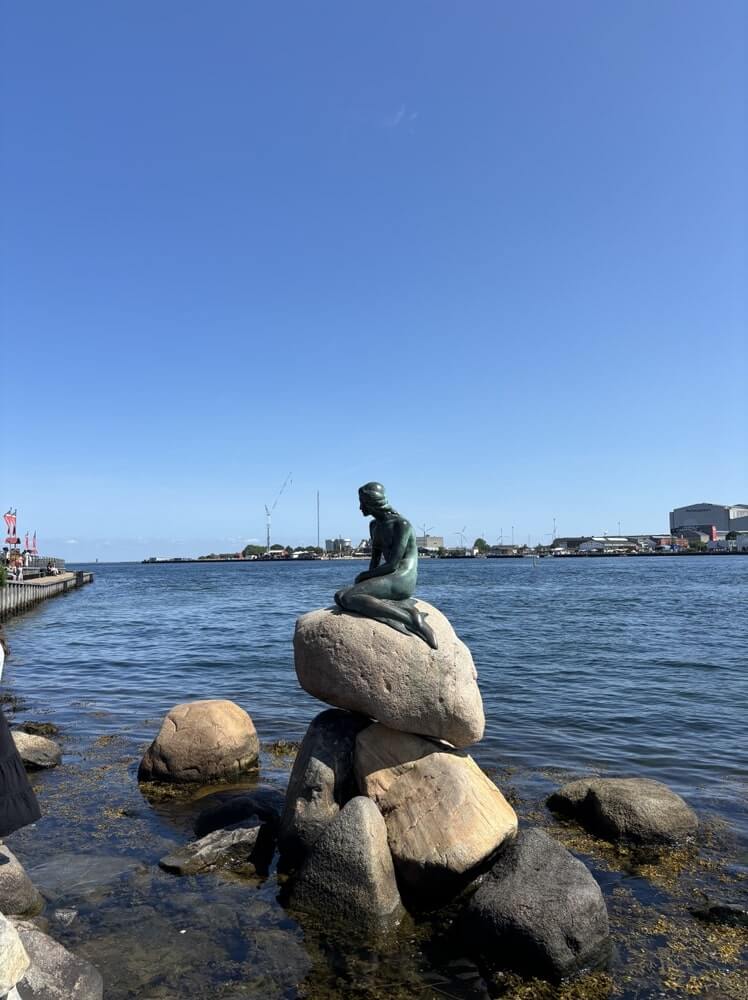 free tour guide to copenhagen - little mermaid