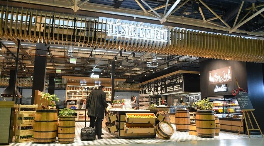 Some Market Square vendors might charge tourists higher prices than locals or switch prices at checkout. Always check prices before buying and don't hesitate to compare stalls.