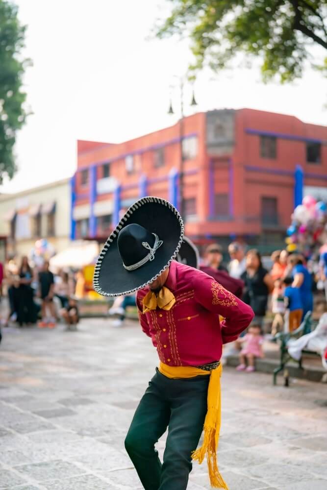 free tour guide to mexico city - traditional dancer