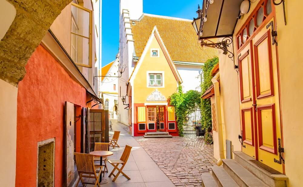 free tour guide to tallinn -baltic breeze