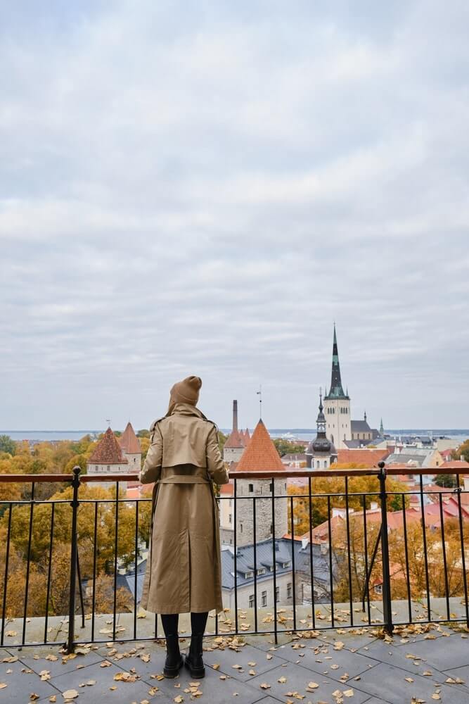 free tour guide to tallinn -girl tourist
