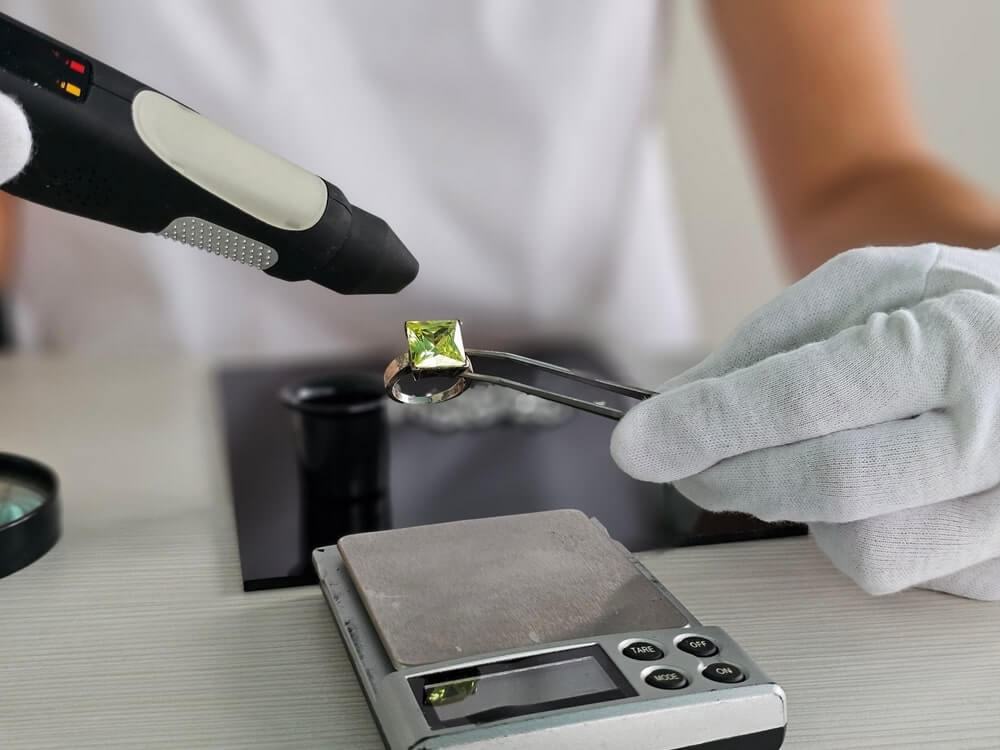 fake gems, delhi scam