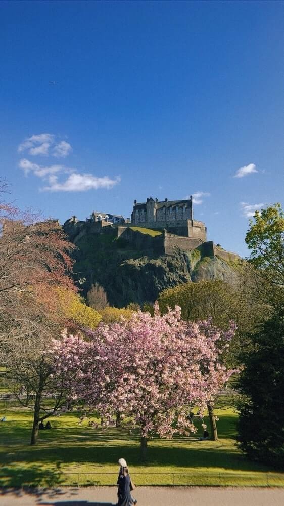 free tour guide to edinburgh - hero4