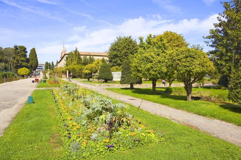 shutterstock 2461632247 min