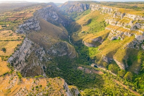 shutterstock 2521549165