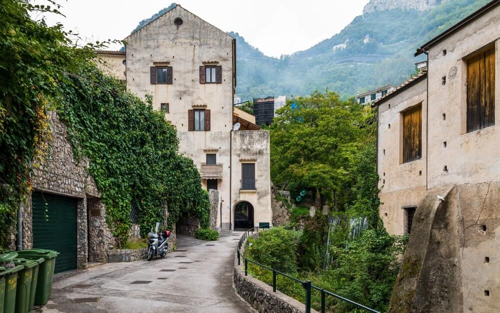 shutterstock 2252155987 min