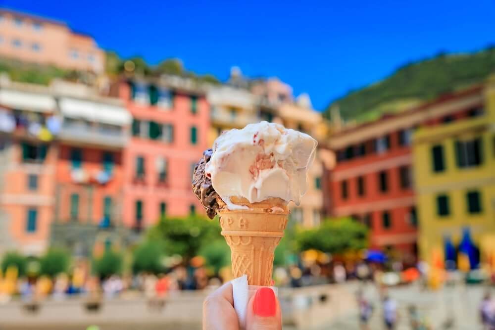 free tour guide to cinque terre - gelato