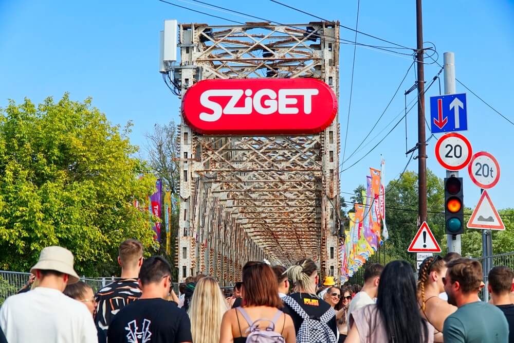 shutterstock 2499814315