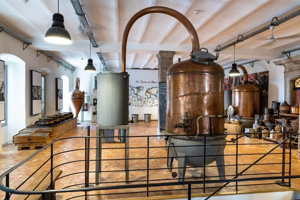 shutterstock 2221796945 min