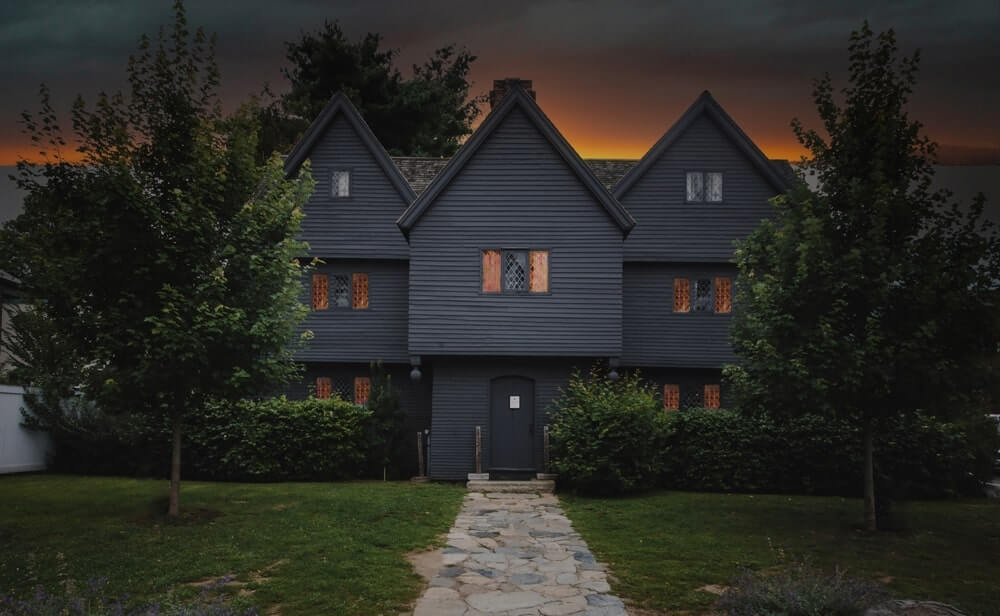 free tour guide to salem - witch house