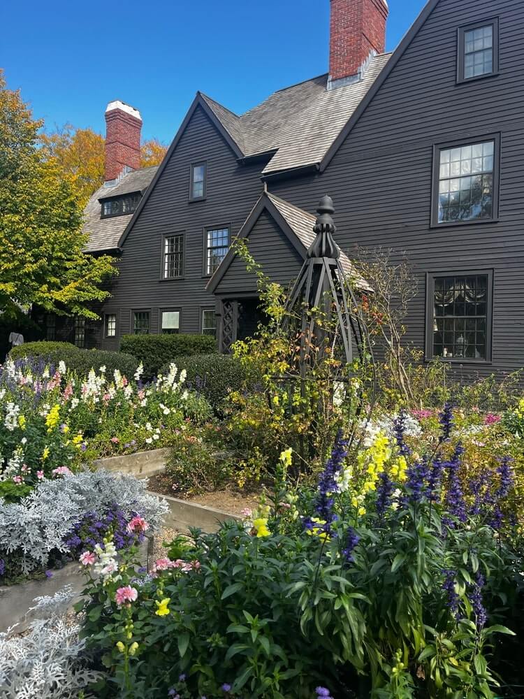 free tour guide to salem - witch house 2